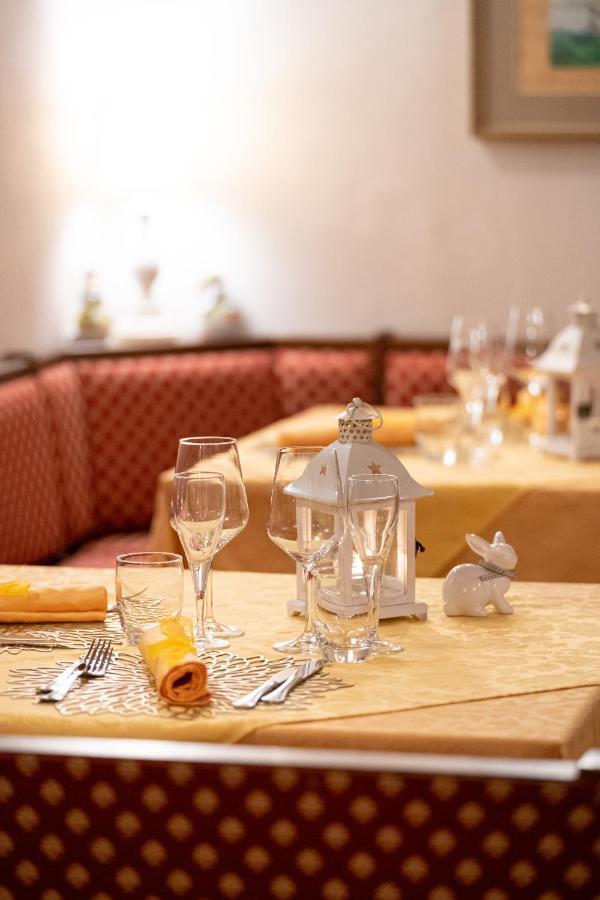 Borgo Dei Poeti Romantik Hotel Манерба-дель-Гарда Экстерьер фото