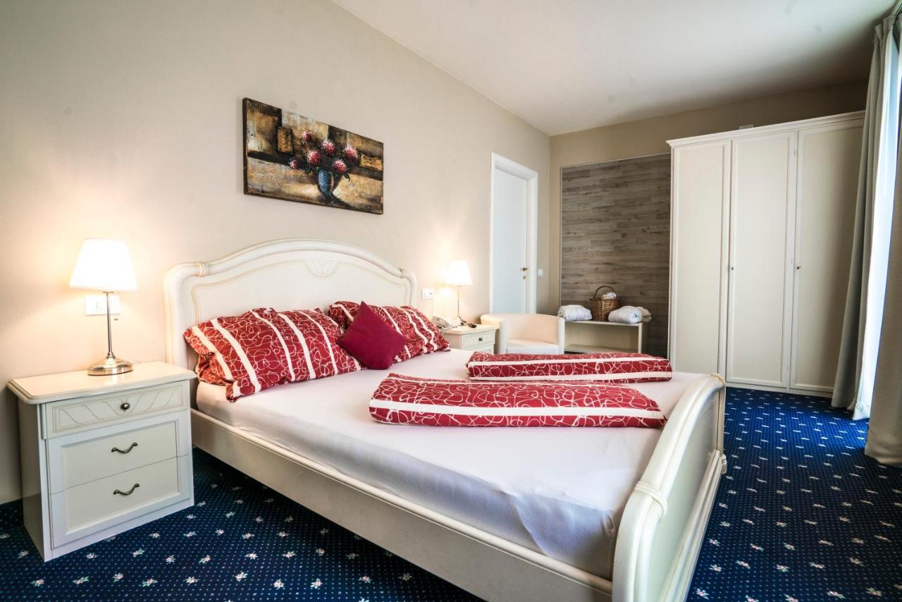 Borgo Dei Poeti Romantik Hotel Манерба-дель-Гарда Экстерьер фото