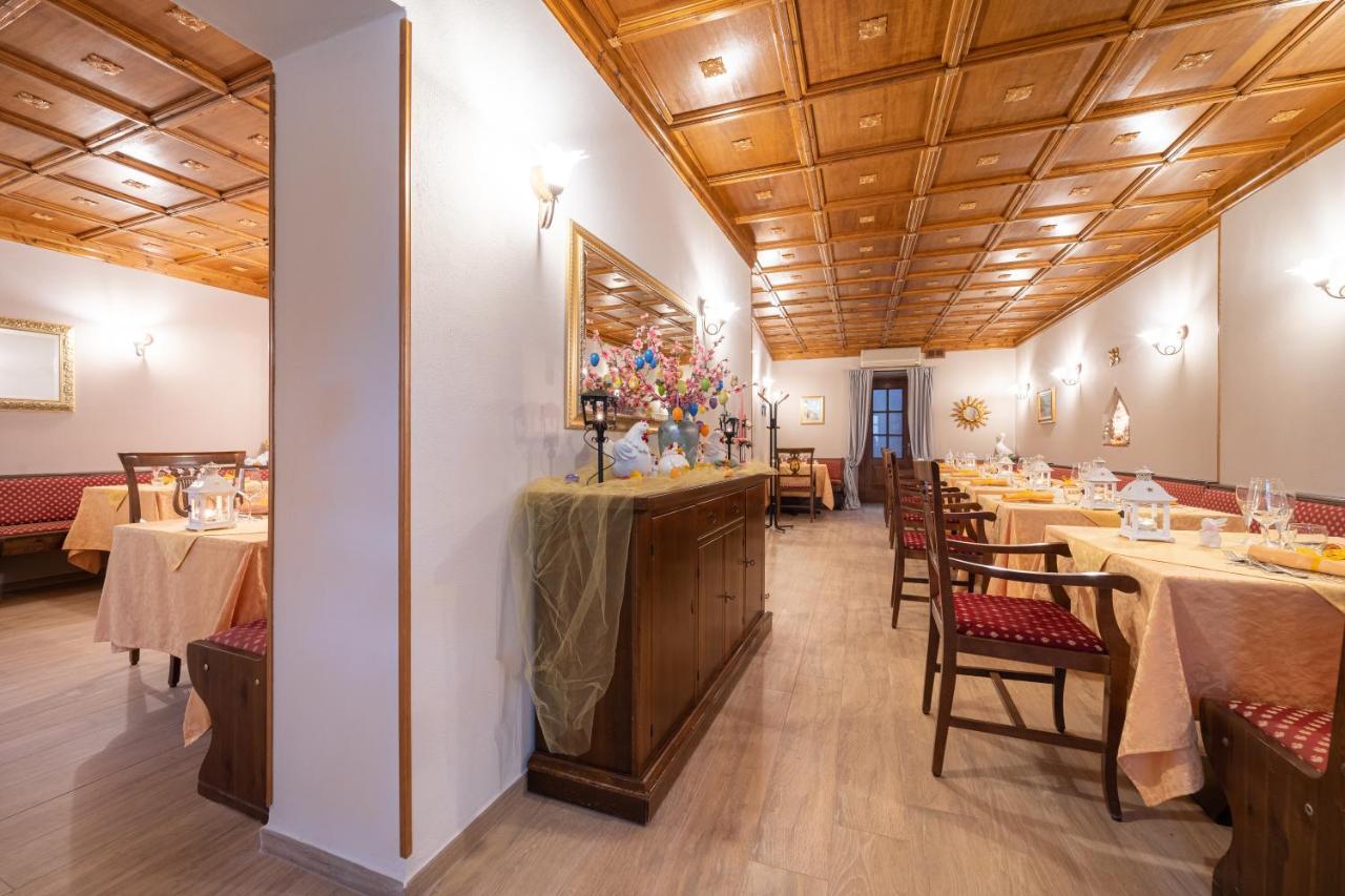 Borgo Dei Poeti Romantik Hotel Манерба-дель-Гарда Экстерьер фото