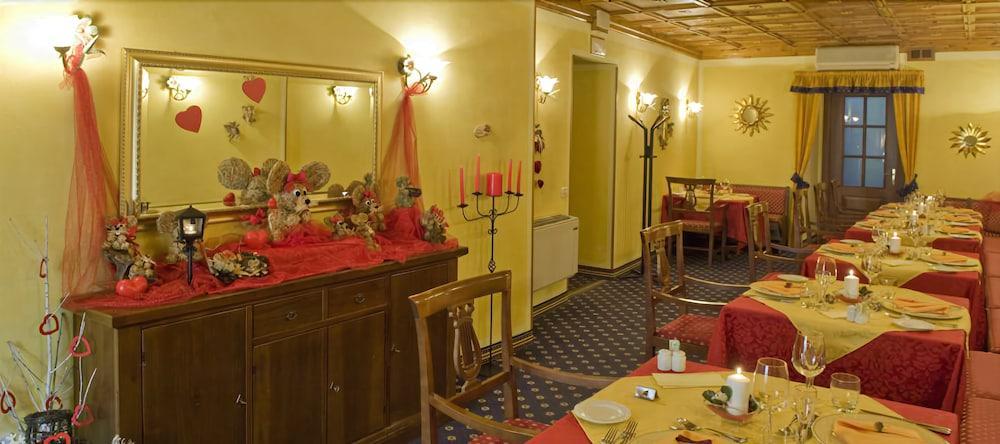 Borgo Dei Poeti Romantik Hotel Манерба-дель-Гарда Экстерьер фото