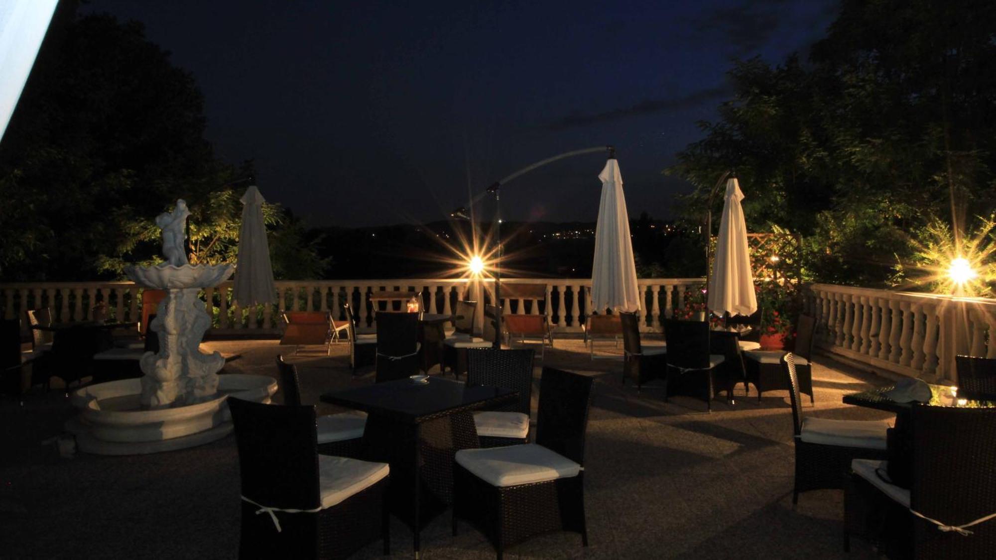 Borgo Dei Poeti Romantik Hotel Манерба-дель-Гарда Экстерьер фото