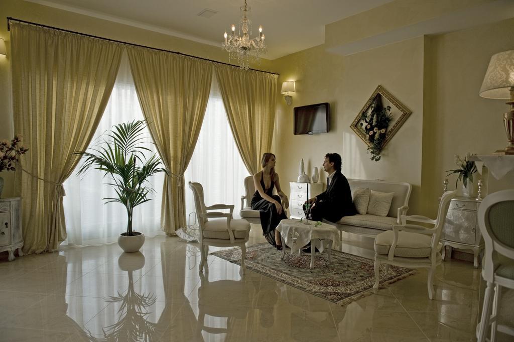 Borgo Dei Poeti Romantik Hotel Манерба-дель-Гарда Экстерьер фото