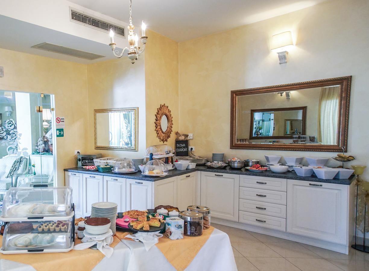 Borgo Dei Poeti Romantik Hotel Манерба-дель-Гарда Экстерьер фото