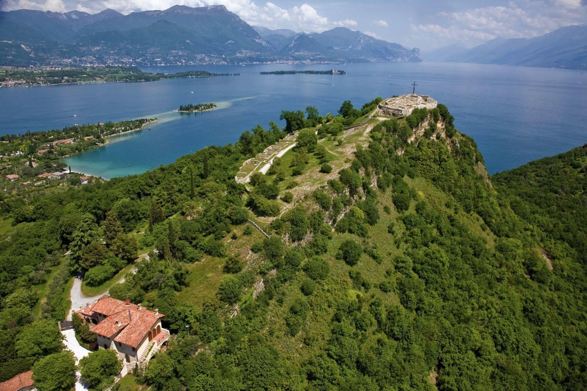 Borgo Dei Poeti Romantik Hotel Манерба-дель-Гарда Экстерьер фото