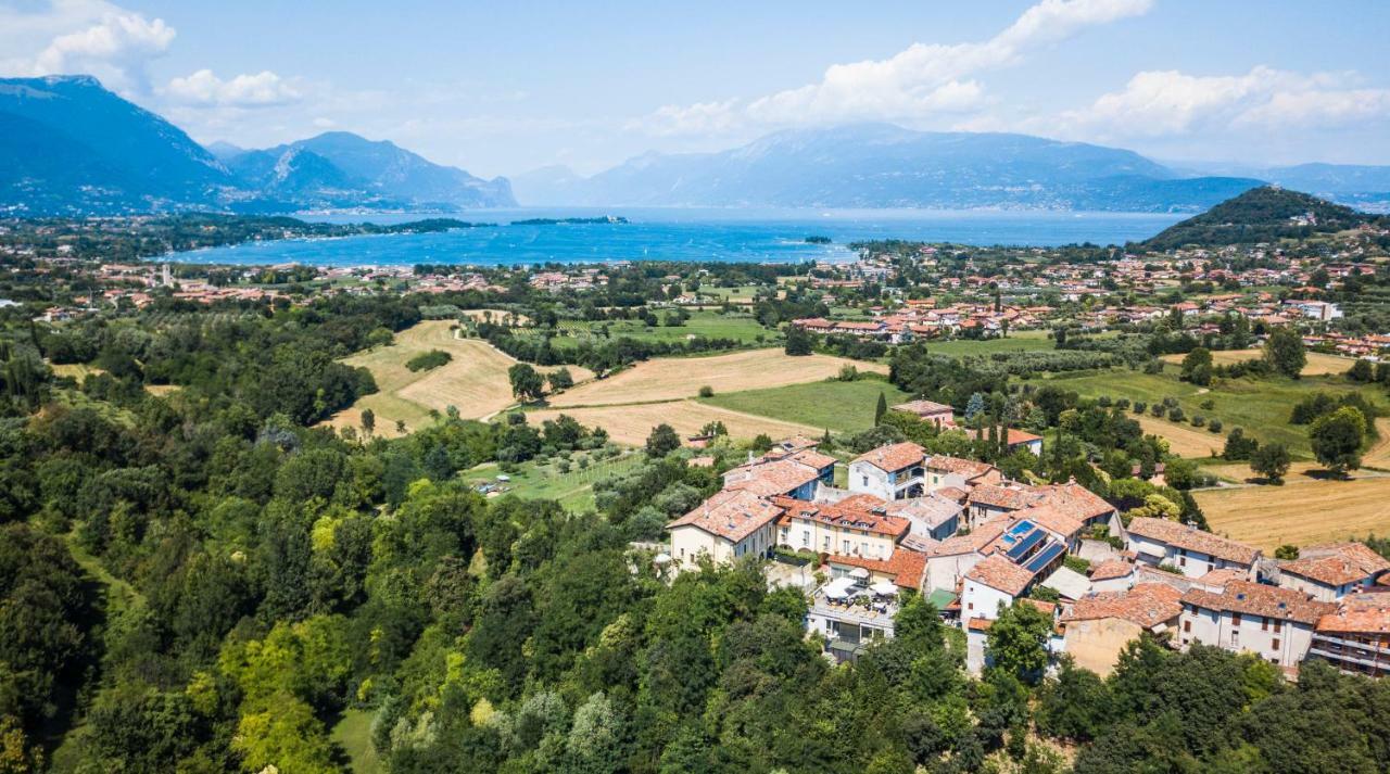 Borgo Dei Poeti Romantik Hotel Манерба-дель-Гарда Экстерьер фото