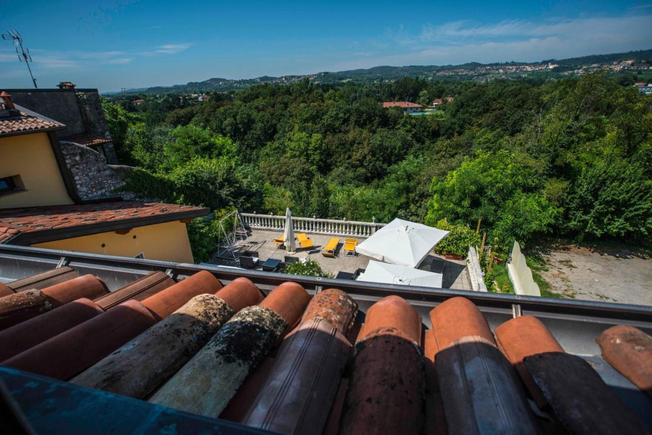 Borgo Dei Poeti Romantik Hotel Манерба-дель-Гарда Экстерьер фото